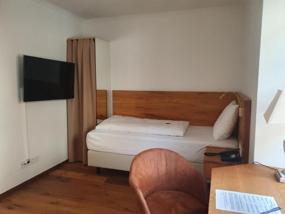 Hotel Schierlinger Braeustueberl 外观 照片