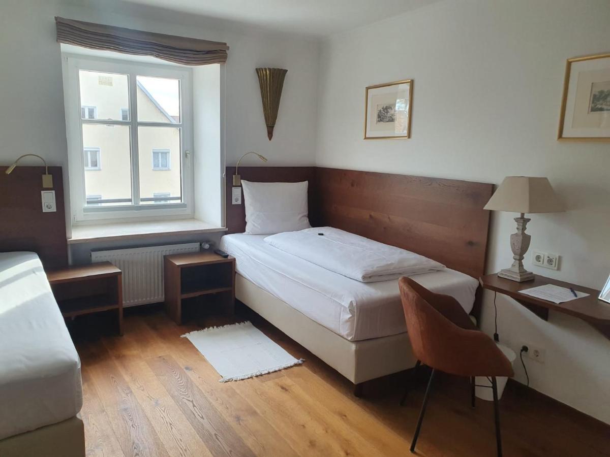 Hotel Schierlinger Braeustueberl 外观 照片