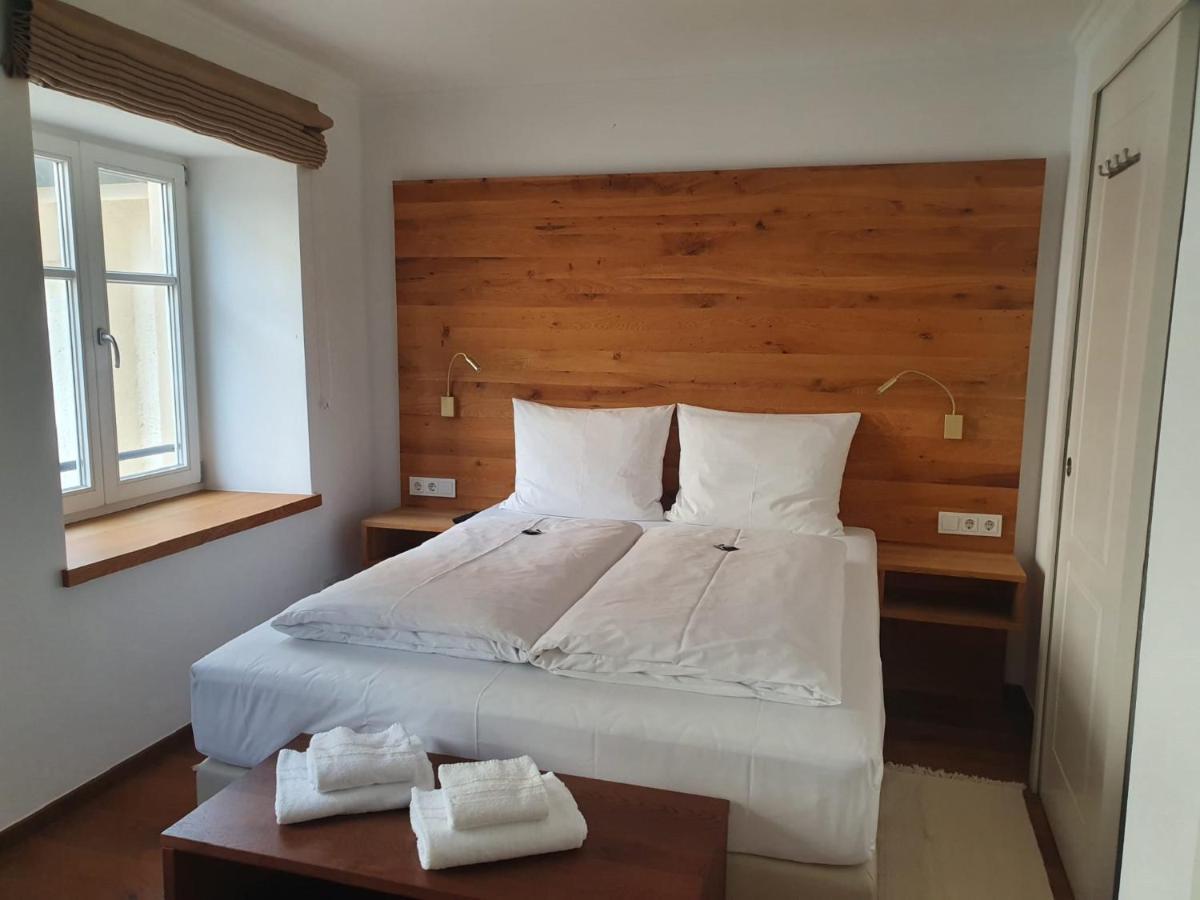 Hotel Schierlinger Braeustueberl 外观 照片