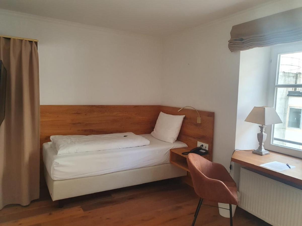 Hotel Schierlinger Braeustueberl 外观 照片