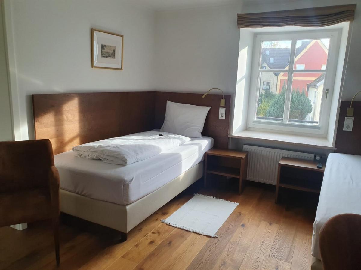Hotel Schierlinger Braeustueberl 外观 照片